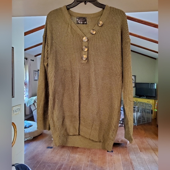 Medium green maternity sweater - Picture 1 of 3